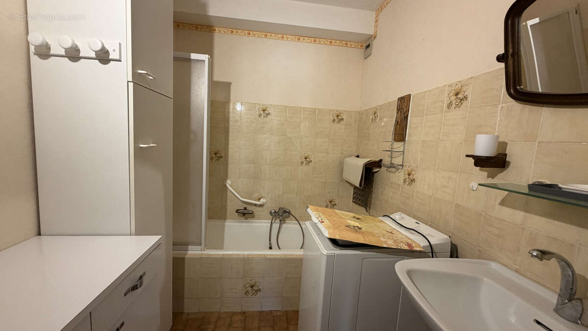 Appartement à GREOUX-LES-BAINS