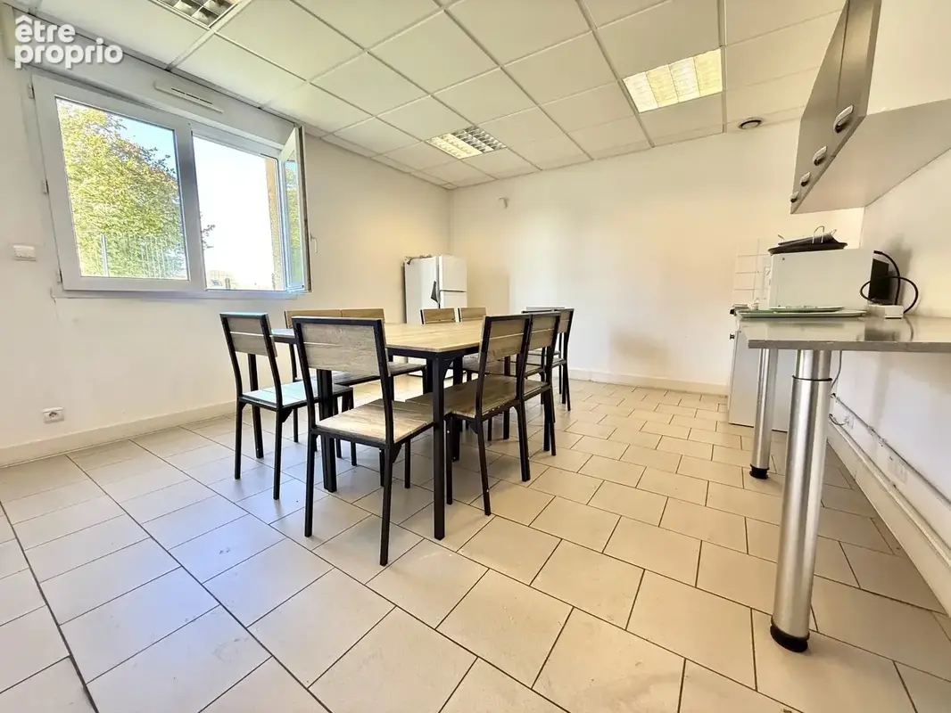 Local professionnel de 380 m2 avec Terrain et Parking - photo 10