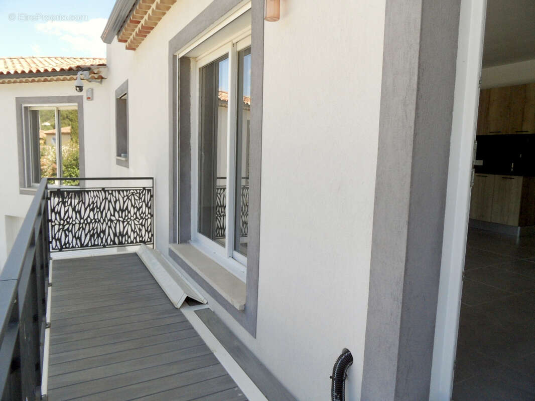 Appartement à PEYPIN