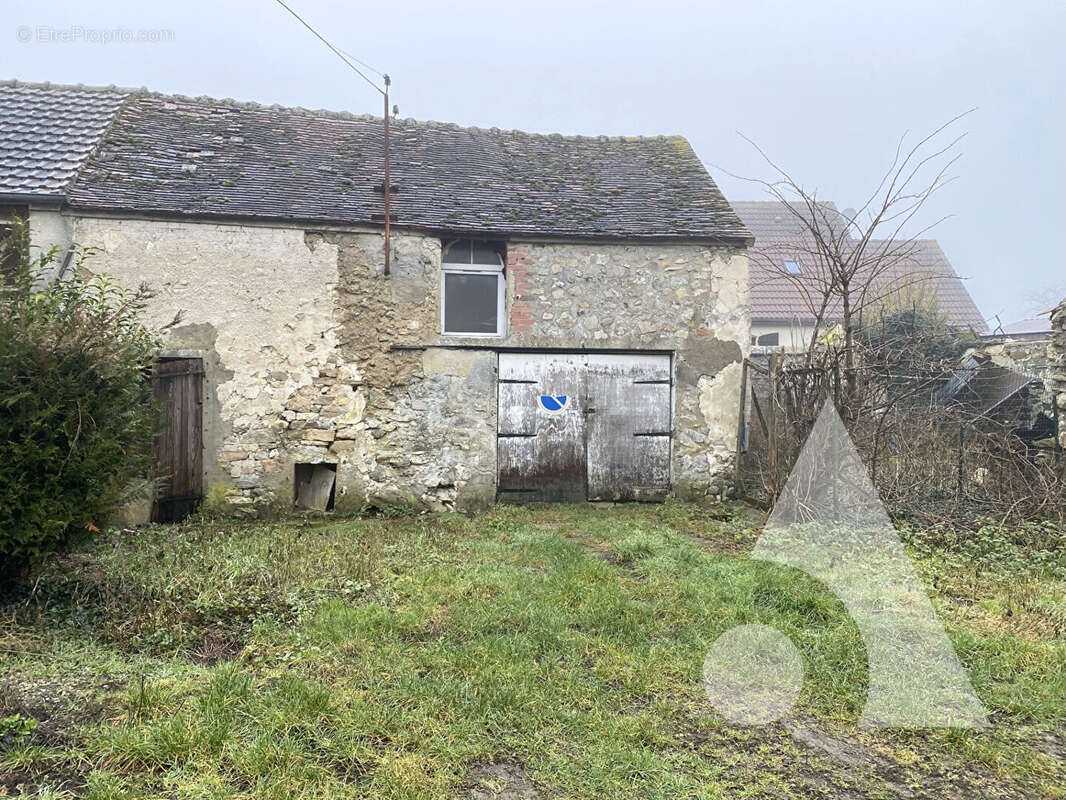 Parking à CREPY-EN-VALOIS