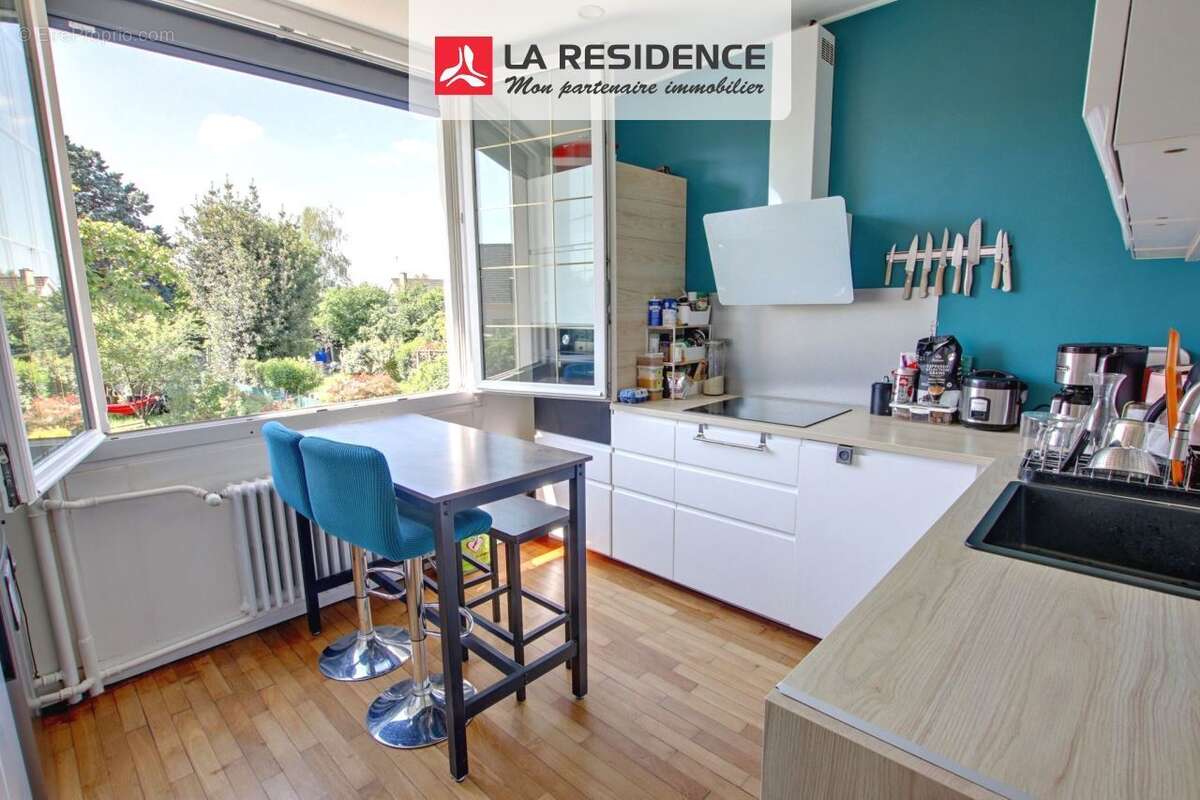 Maison 130 m² à Le Mesnil-Saint-Denis  - photo 4