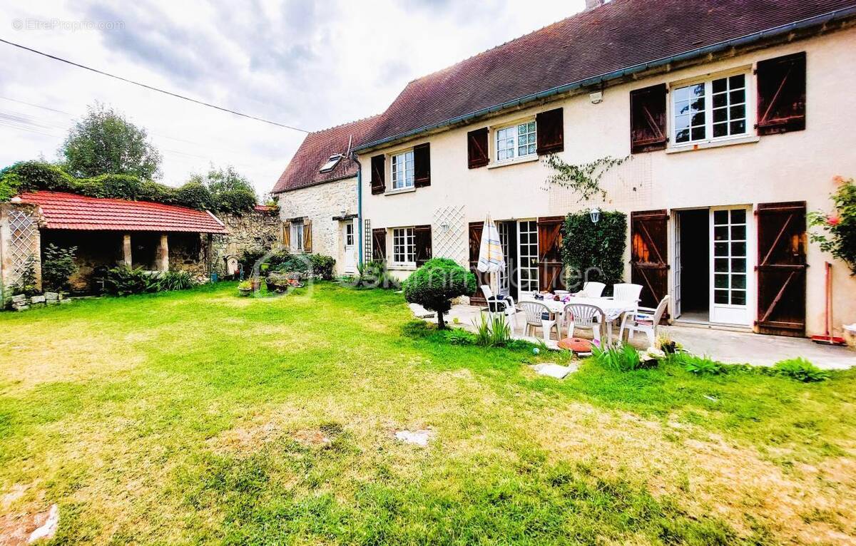 Maison à FRESNOY-LA-RIVIERE