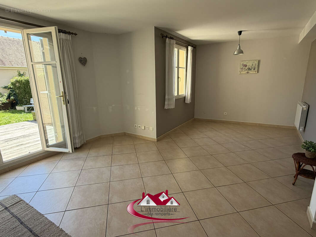 Maison à HOUDAN
