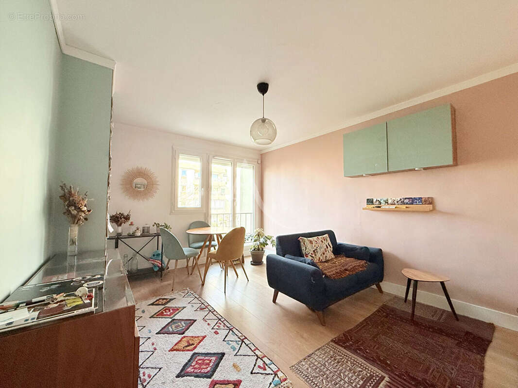 Appartement à CHARENTON-LE-PONT