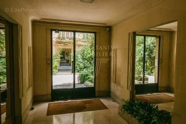 Appartement à PARIS-7E