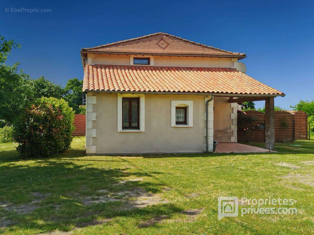 Maison à SAINT-VINCENT-DE-CONNEZAC