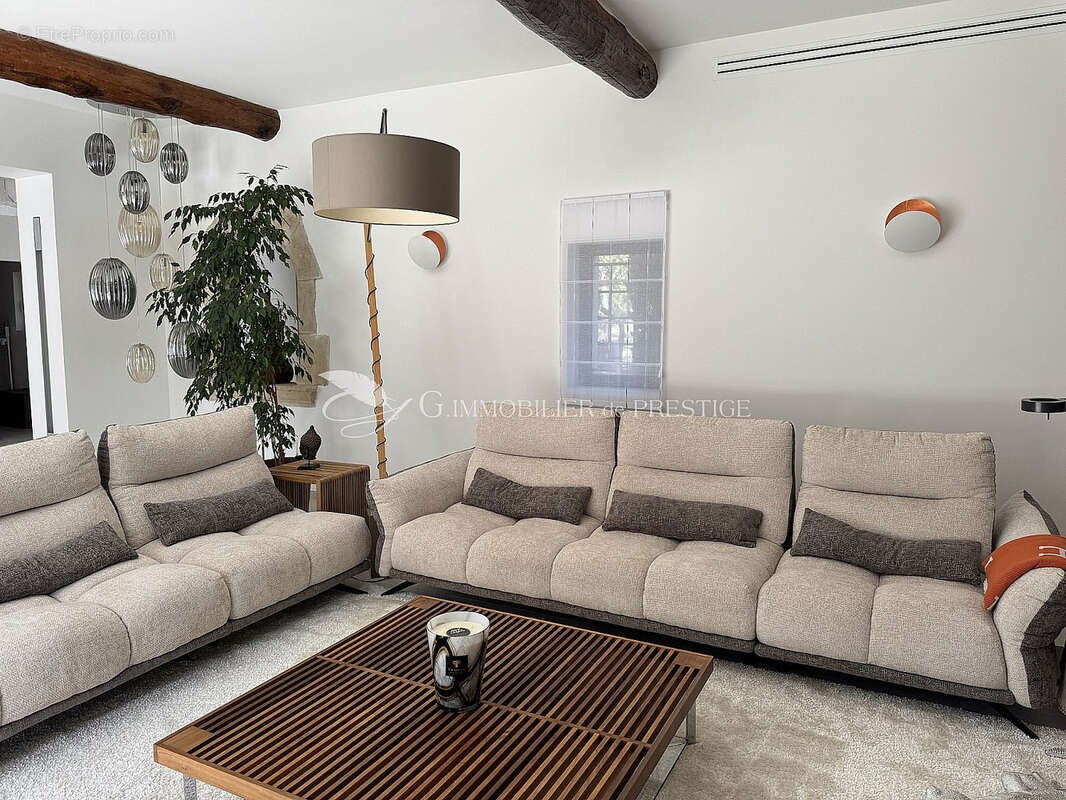 Maison à L'ISLE-SUR-LA-SORGUE