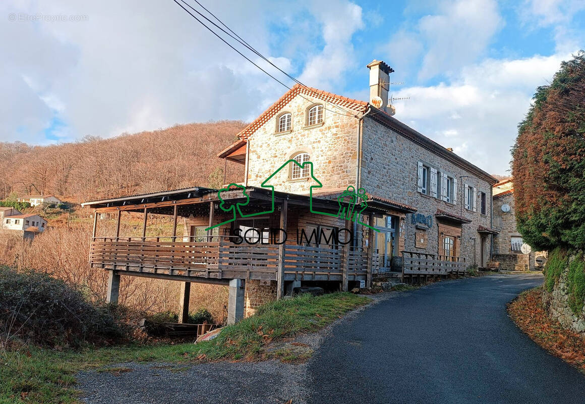 Maison à AIZAC