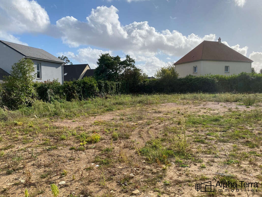 Terrain à DOUVRES-LA-DELIVRANDE