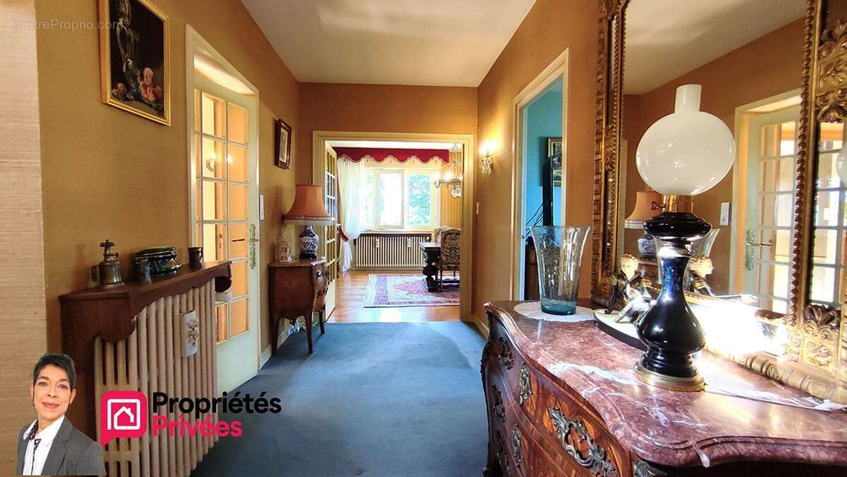 THIZY-LES-BOURGS (69240)  Maison individuelle 223 m² habitables, terrain 2000 m², 4 chambres, garages, annexes - photo 6