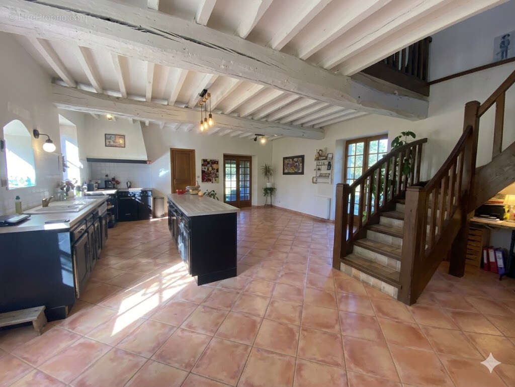 Maison à HOUDAN