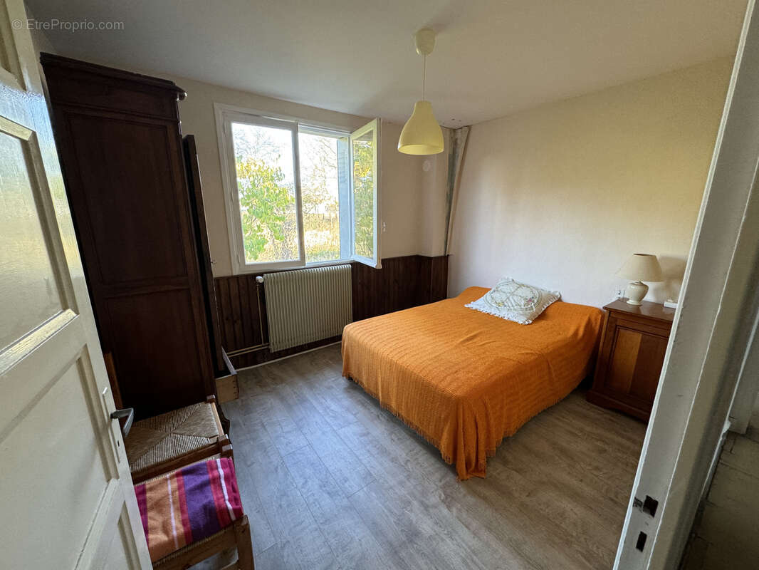 Maison à SAINT-REMY-EN-ROLLAT