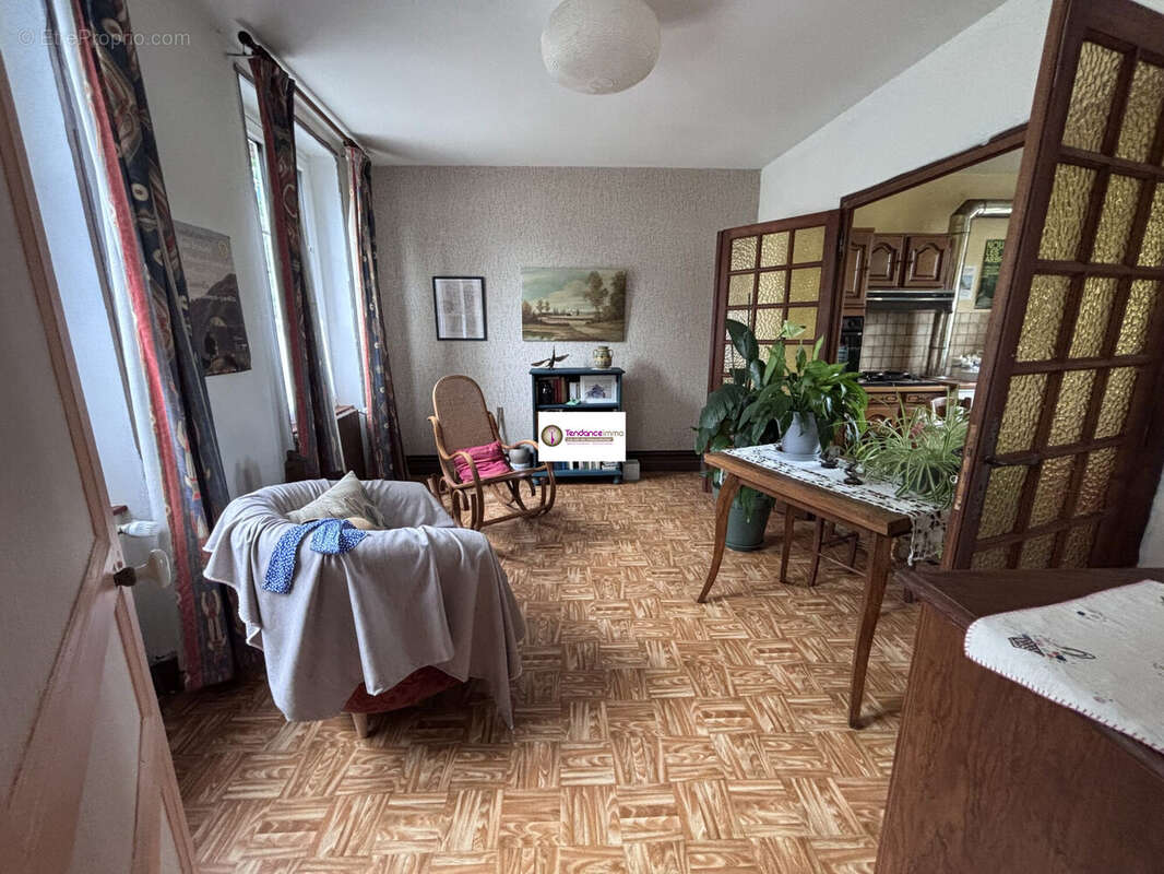 Maison à LE MELE-SUR-SARTHE