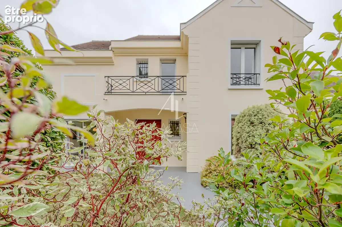 Photo Maison à Saint-Thibault-Des-Vignes au prix de 795 000€