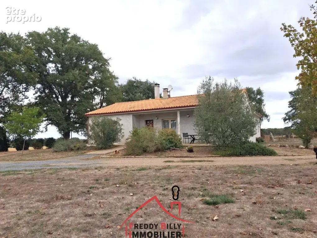 Pavillon plain pied 3 ch + sous-sol + grand bâtiment sur 10088 m2 - photo 18