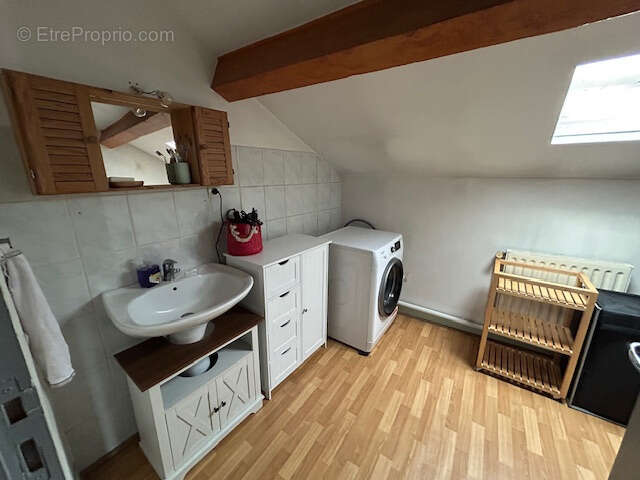 Appartement à SAINT-PRIEST-EN-JAREZ