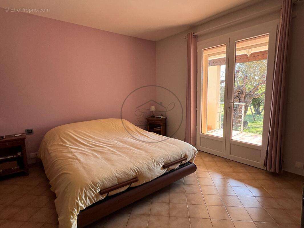 Maison à SAINT-SAUVEUR-DE-CRUZIERES