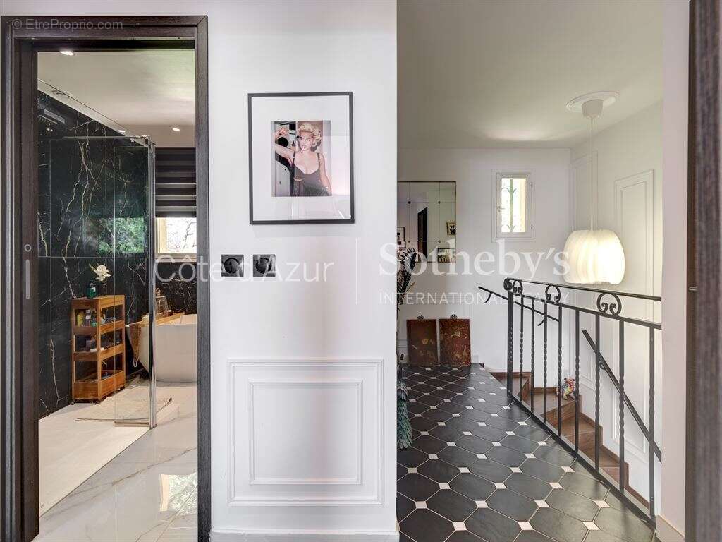Maison à VALLAURIS