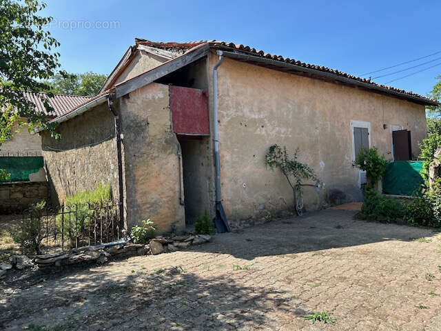 Maison à rénover dans hameau paisible des Combes - photo 6