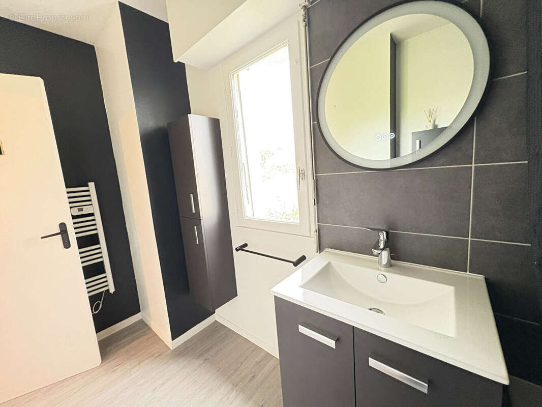 Maison à SAINT-CLEMENT-DES-LEVEES