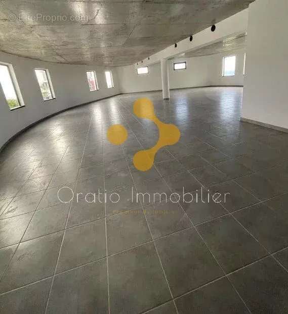 Commerce à SAINT-DENIS