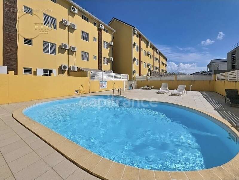 A vendre à Saint-François : Magnifique T3 Lumineux + parking - photo 9