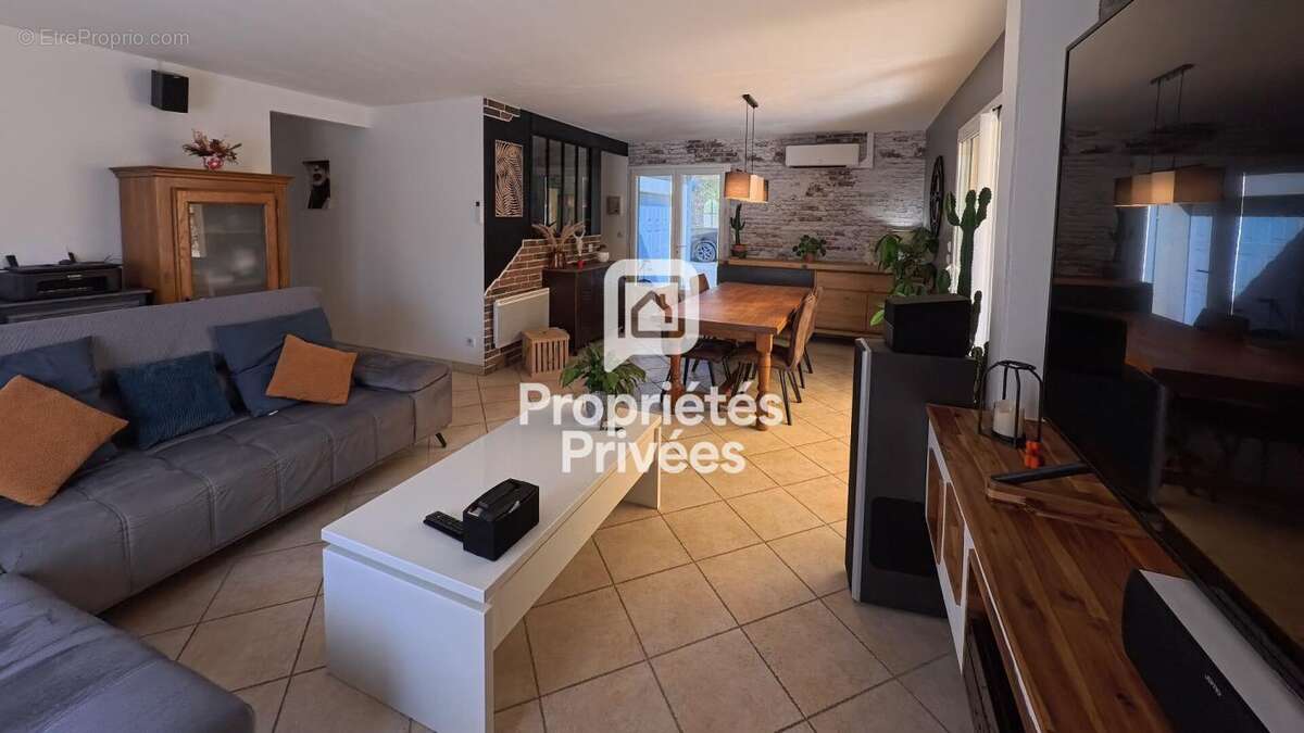 Maison PLAIN-PIED + 2 GARAGES - Secteur Nontron - photo 4