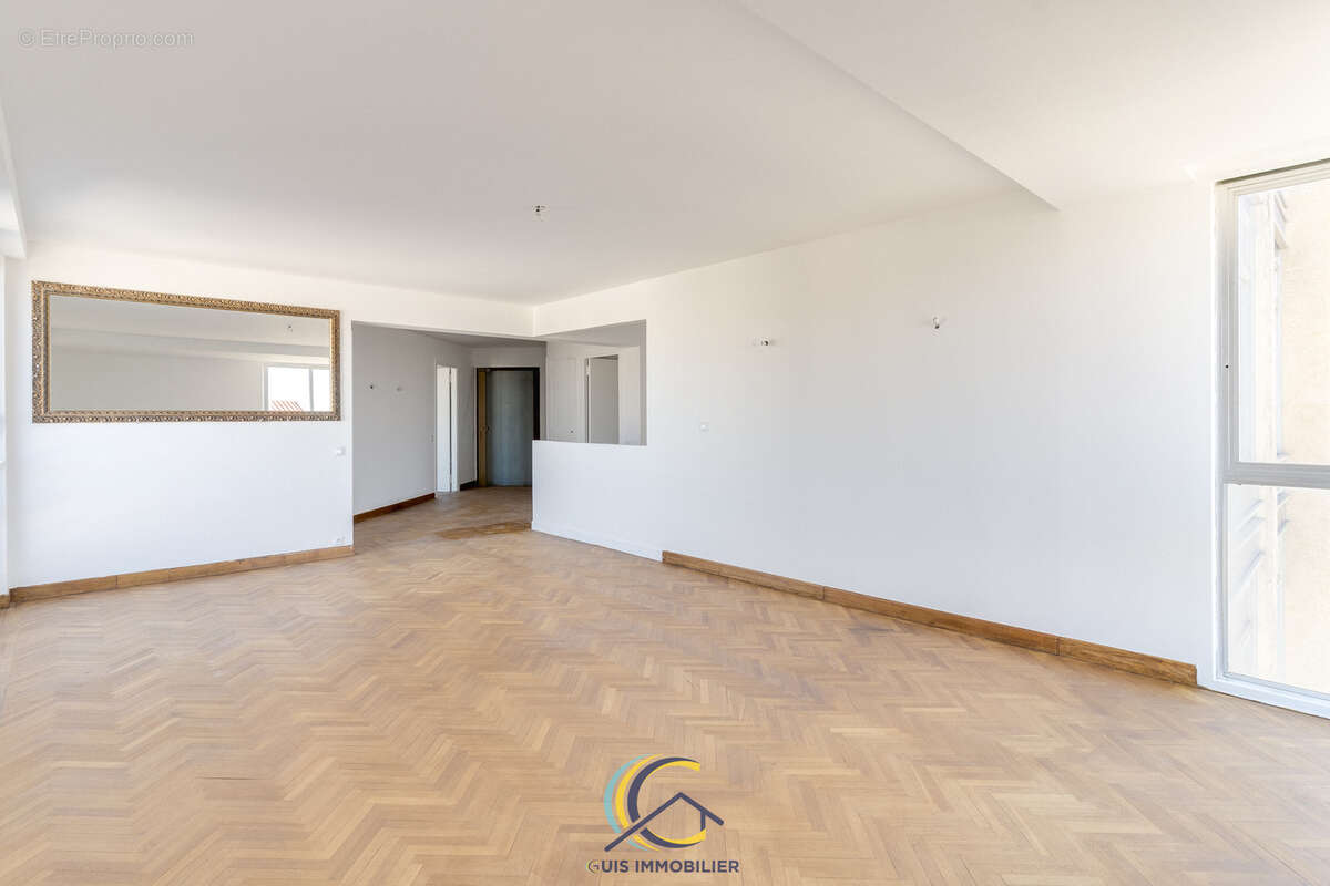 Appartement à MARSEILLE-6E