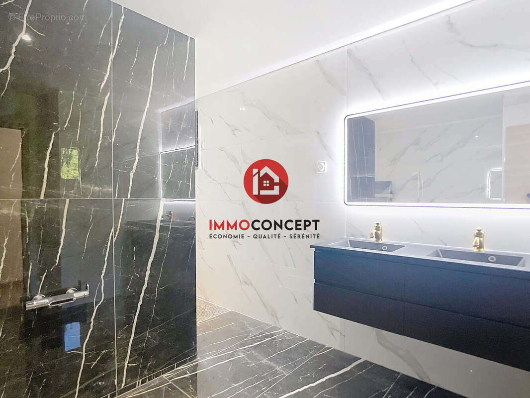 Maison à LAUDUN-L&#039;ARDOISE