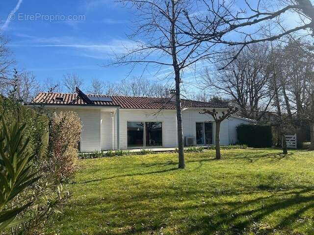 Maison à SAINT-ETIENNE-DE-TULMONT