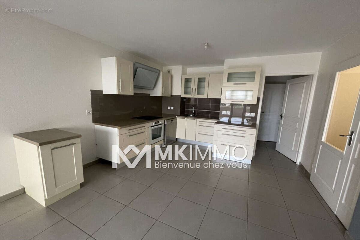 Appartement à SAINT-LAURENT-DU-VAR