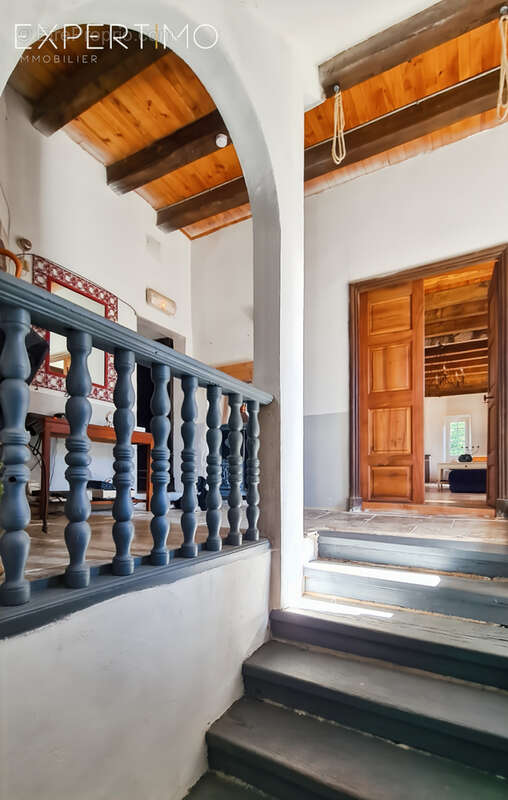 Manoir d'une superficie habitable de 338 m2 avec dépendances sur un terrain de 3,6 hectares - photo 9