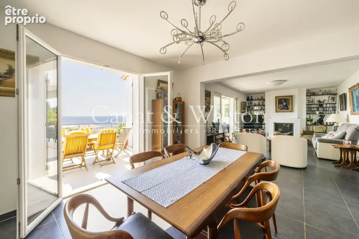 Proche de la plage avec une vue panoramique: villa rénovée à cavalaire avec piscine - photo 4