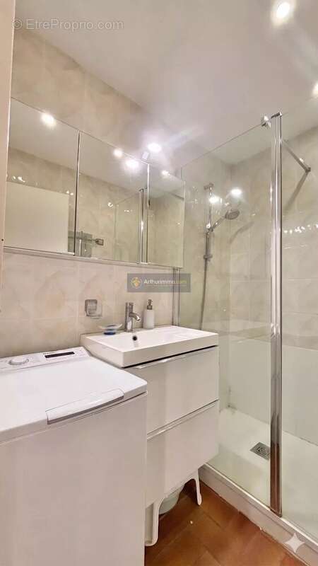 Appartement à ROQUEBRUNE-SUR-ARGENS