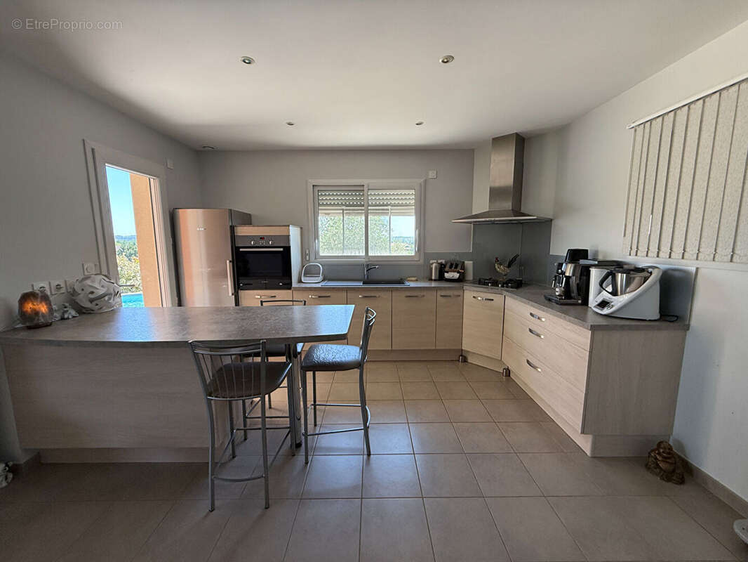 Magnifique villa de plain pied avec terrain et piscine - photo 5