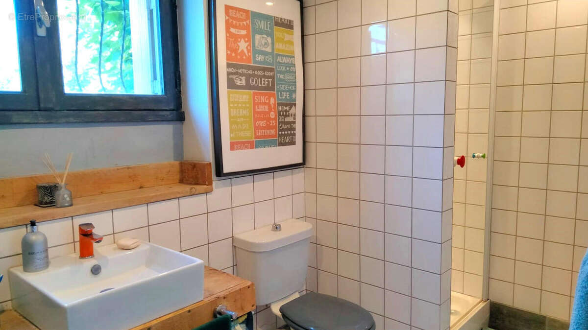 SDB - Maison à PRESSAC