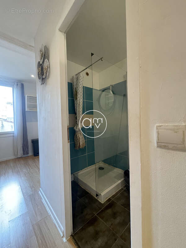 Toulon zone piétonne STUDIO rénové pour investissement locatif - photo 4