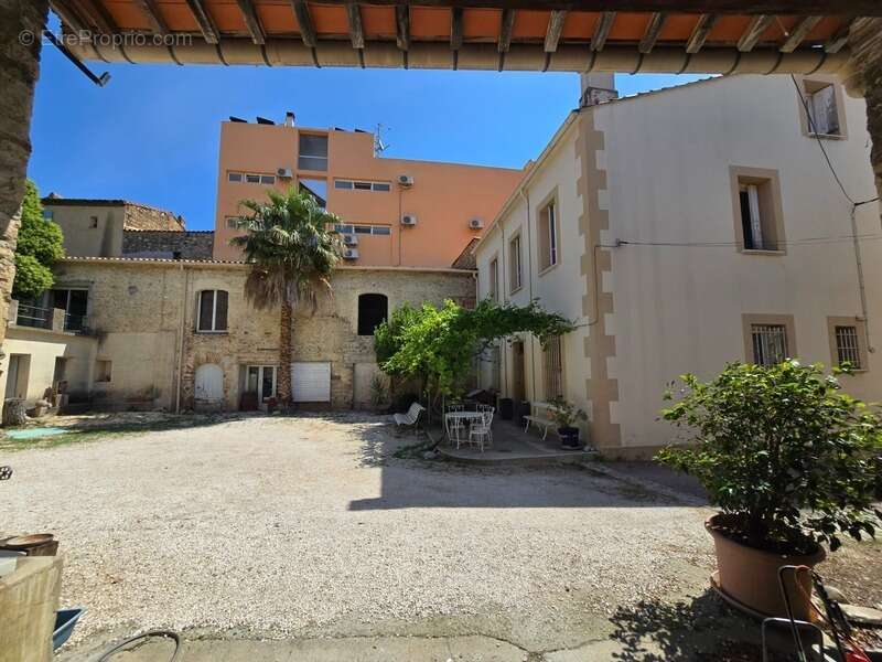 Maison de maître d'exception – ancien domaine viticole – plus de 1 000 m² de bâtis – cœur de ville - photo 2