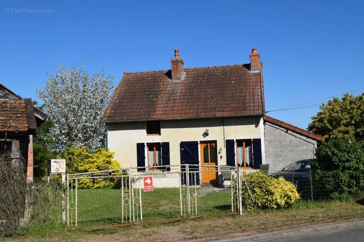 Maison à CHARRIN