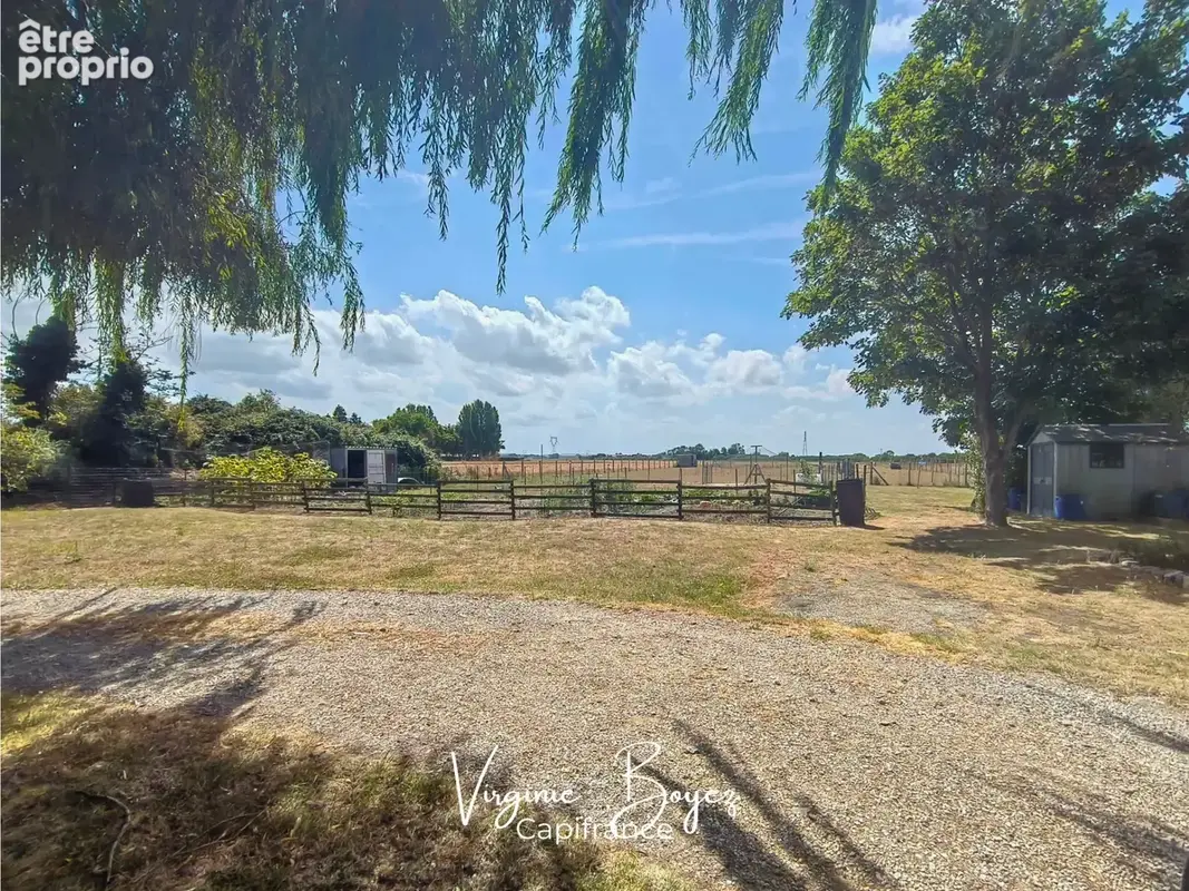 Exclusivité - Maison de 190 m² – 4 chambres – Terrain clos de 7 500 m² – Beau potentiel - Proche commodités - photo 12