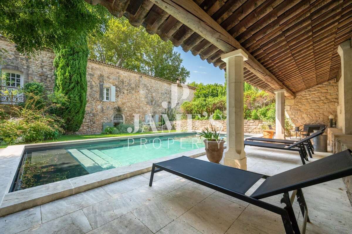 Maison 254 m² à Paradou  - photo 6