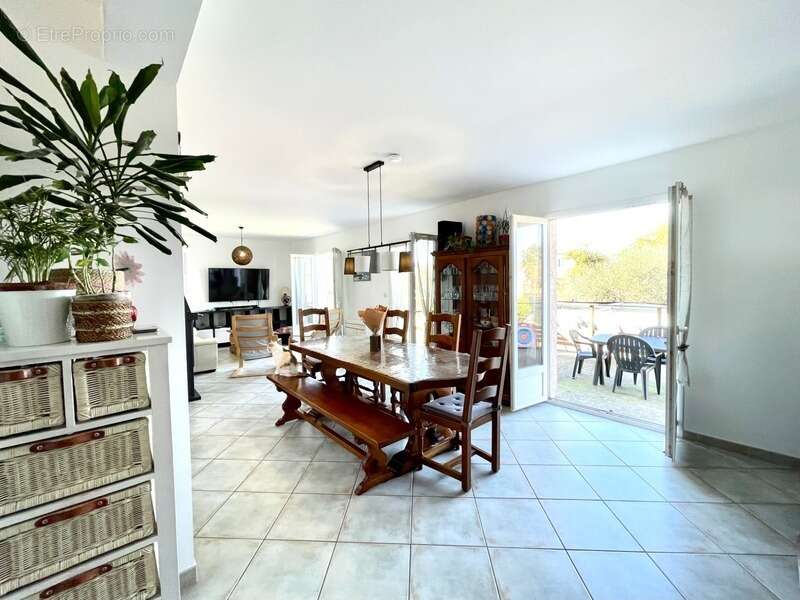 Maison à SAINT-LAURENT-D'AIGOUZE