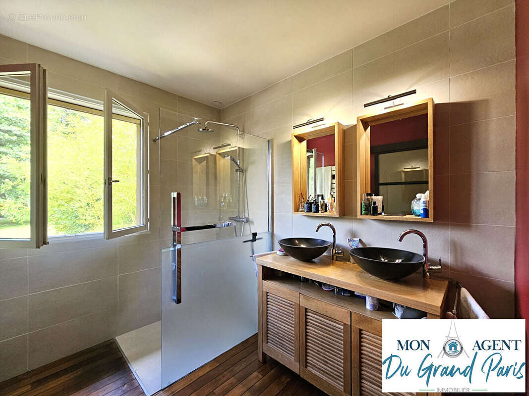 Maison contemporaine 230m2 + sous sol + piscine + terrain arbore de 15.000m2 Bullion proche Bonnelles Limours Grand Paris Sud - photo 8