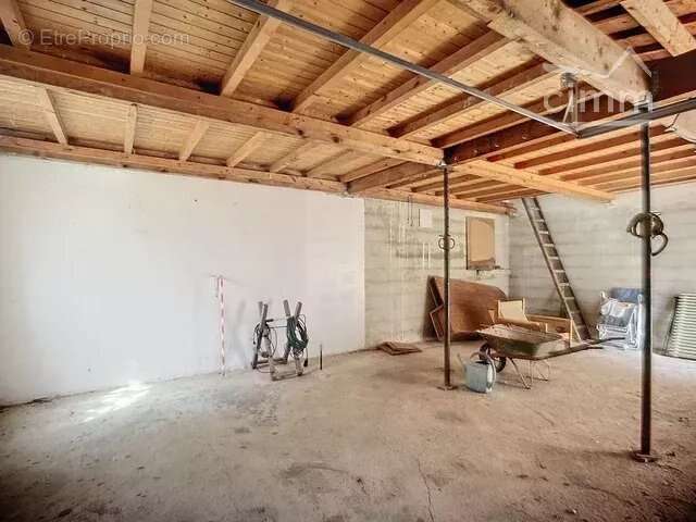 Maison à SAINT-PANTALEON-LES-VIGNES