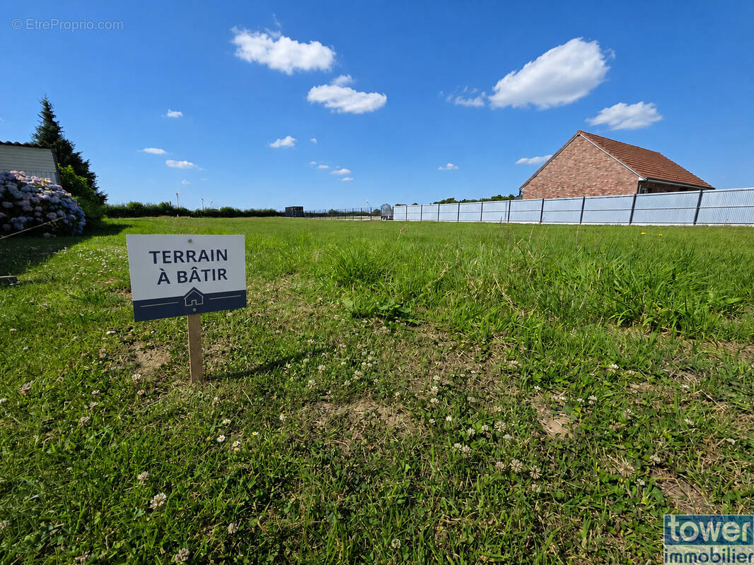 Terrain à SAINS-LES-PERNES