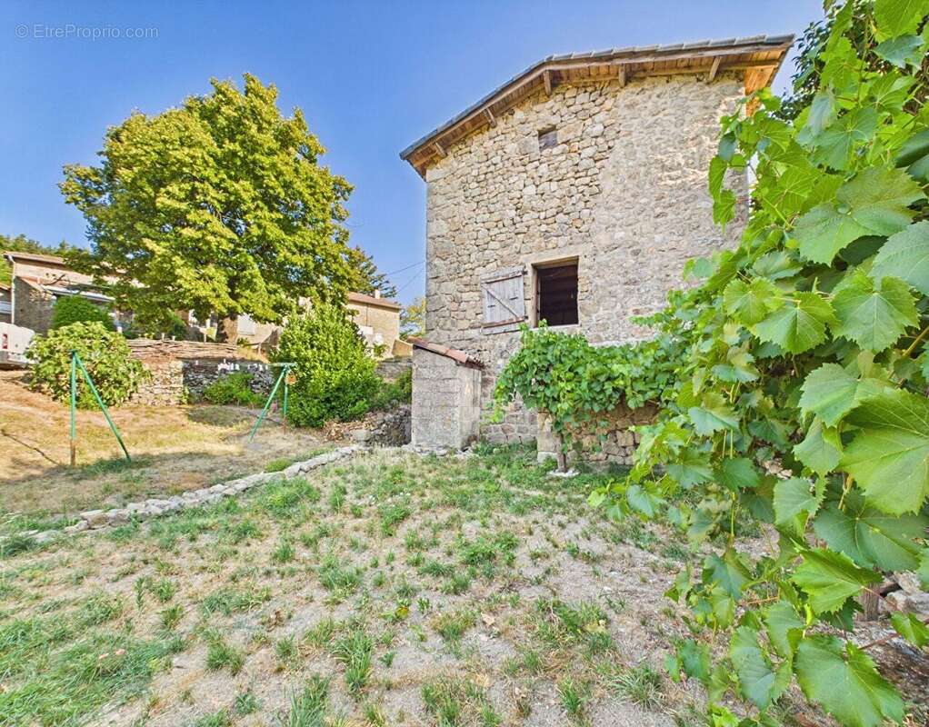 Maison au coeur d'un hameau avec dépendance et vaste terrain à Desaignes - photo 14