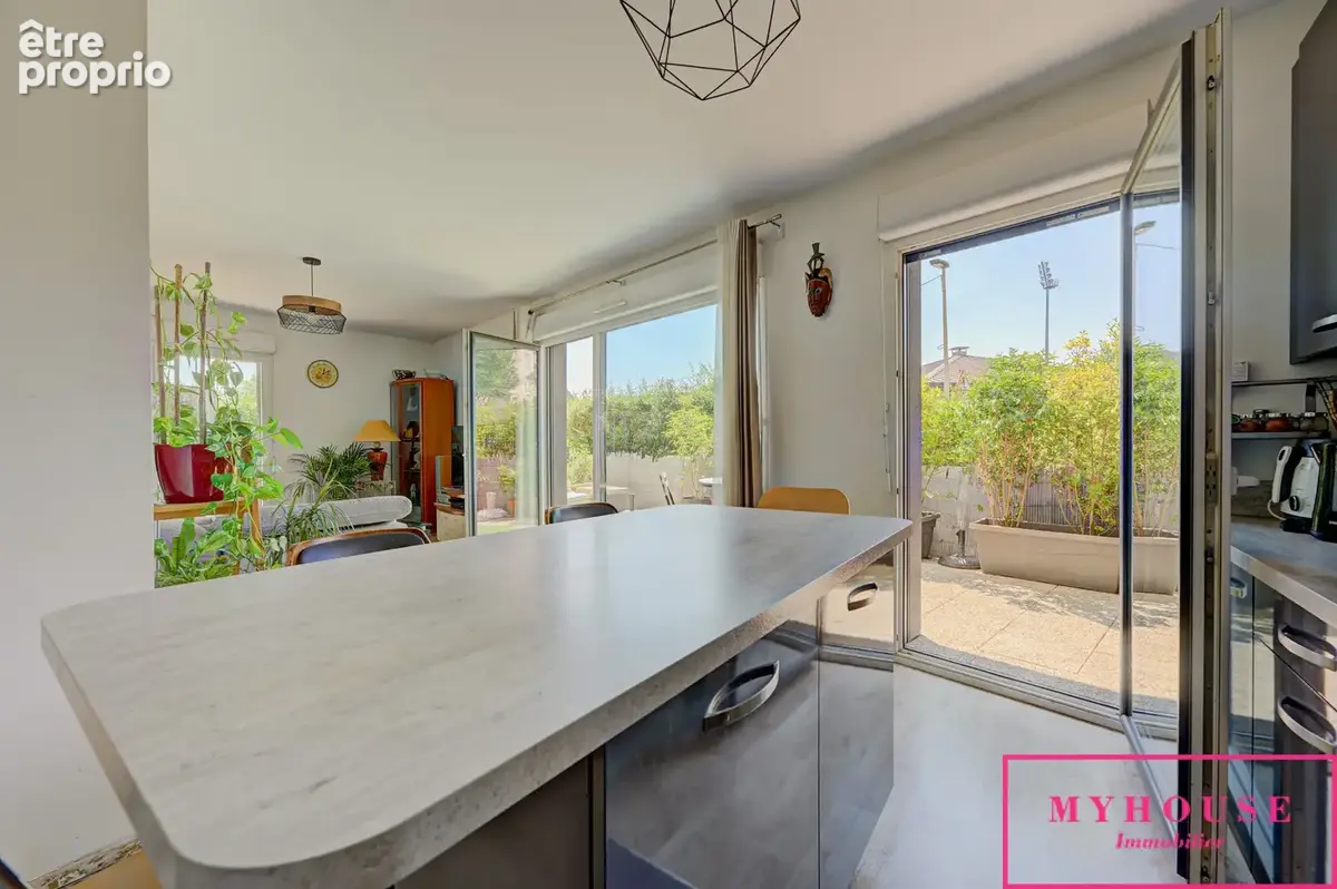 Appartement 5 pièces de 100 m2 avec terrasse et jardin de 70 m2 - photo 6