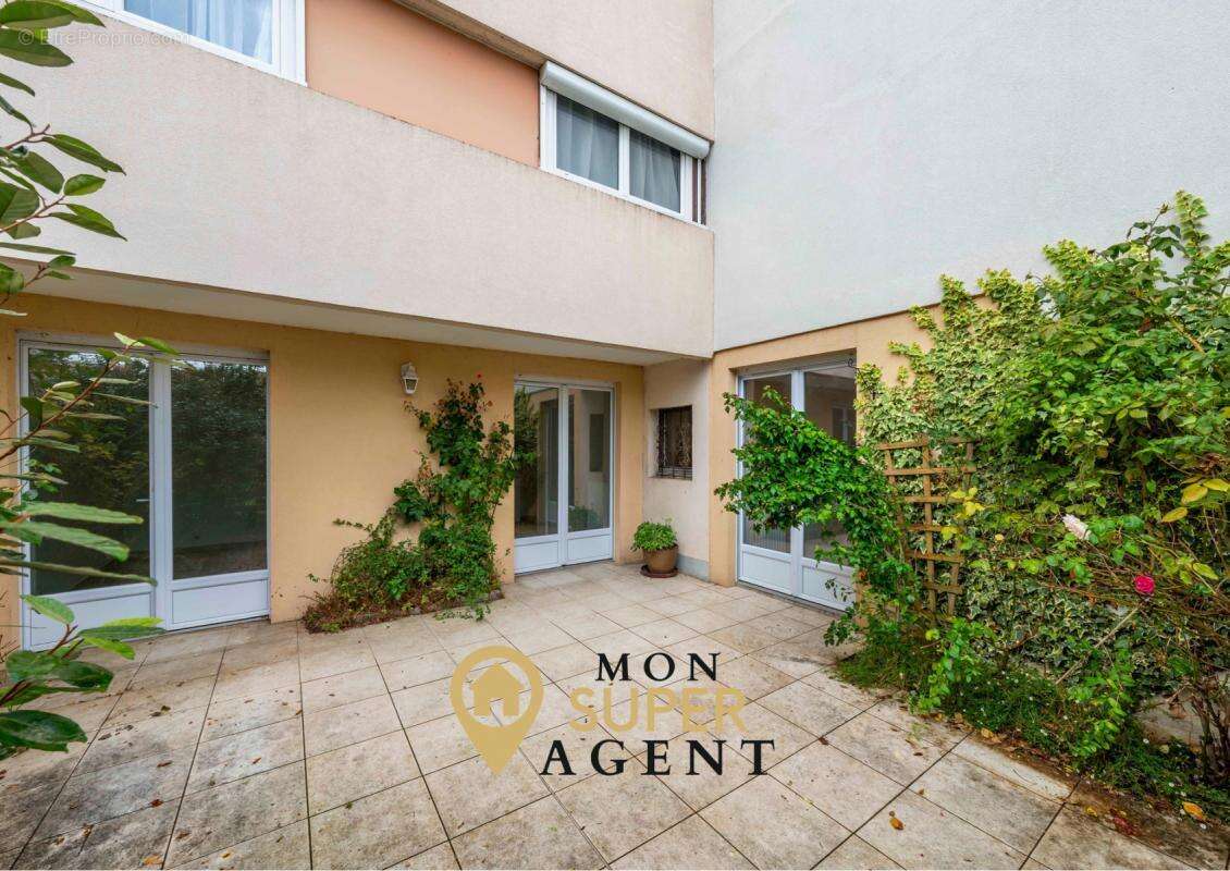 Appartement à SAVIGNY-LE-TEMPLE