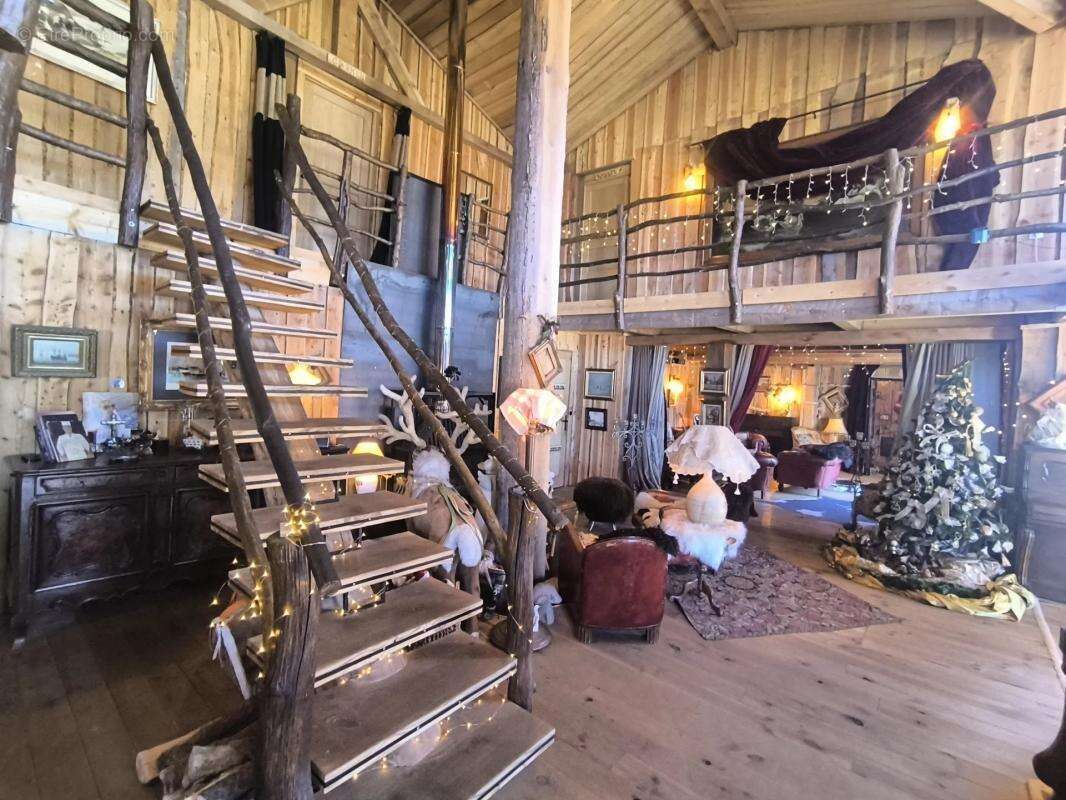 Maison à GREOLIERES