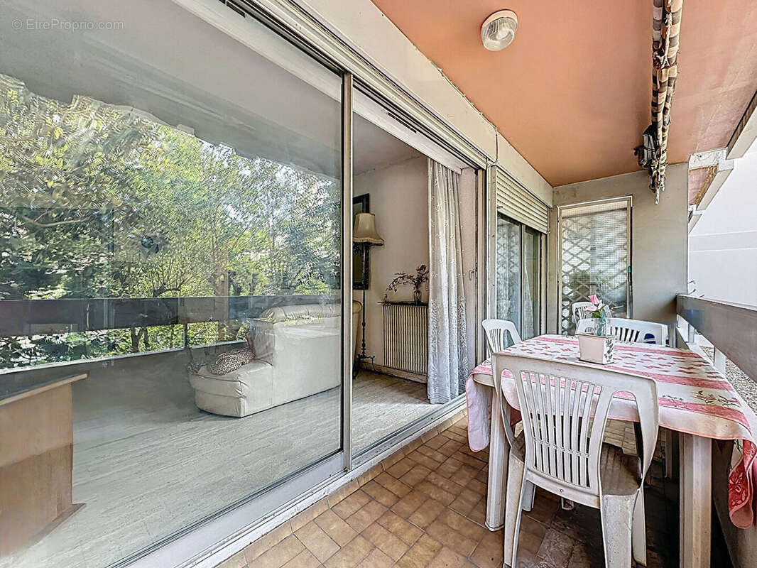 Appartement à MARSEILLE-4E